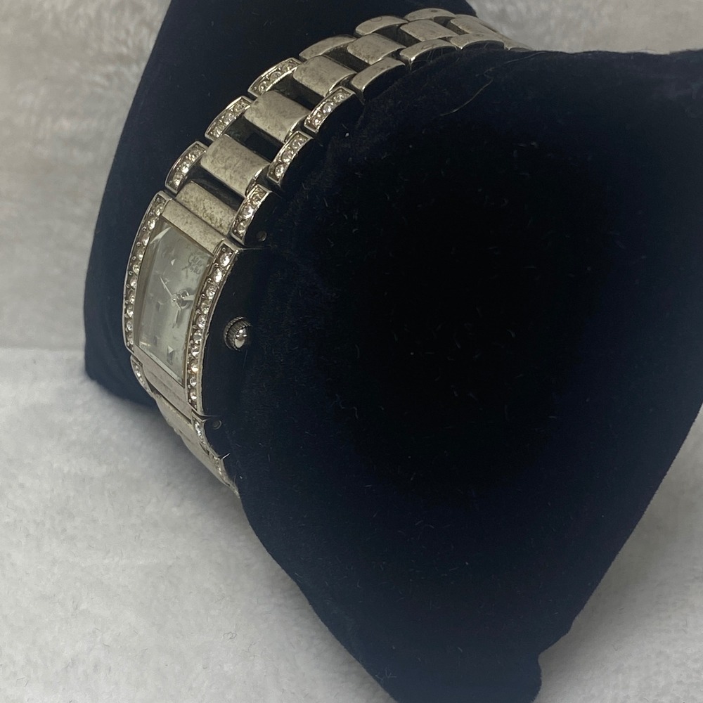 Caravelle by Bulova Womens Watch Silver Tone Crystal Accents New Battery 12-1-25 - Picture 3 of 10